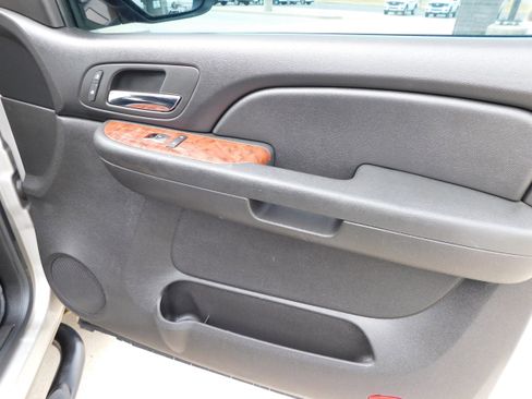 Used 2007 Chevrolet Tahoe LTZ w/ LTZ Preferred Equipment Group image 12