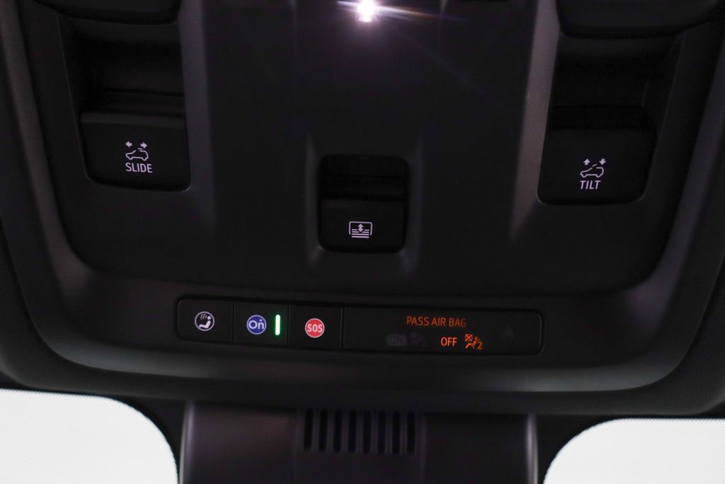 Used 2024 GMC Yukon AT4 w/ Technology Package AWD/4WD image 32