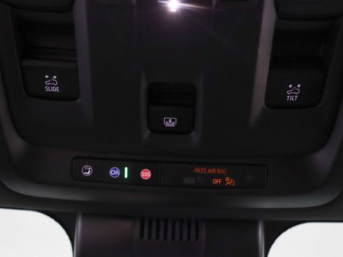 Used 2024 GMC Yukon AT4 w/ Technology Package AWD/4WD image 32