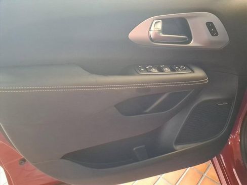 New 2026 Chrysler Pacifica Limited w/ Uconnect Theater Family Group image 8