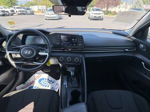 Used 2024 Hyundai Elantra SE FWD image 12