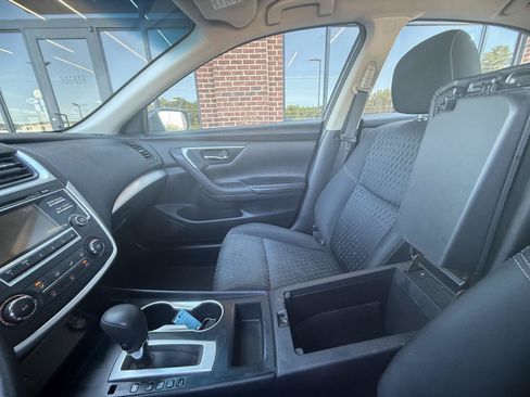 Used 2016 Nissan Altima 2.5 S w/ Power Driver Seat Package FWD image 6
