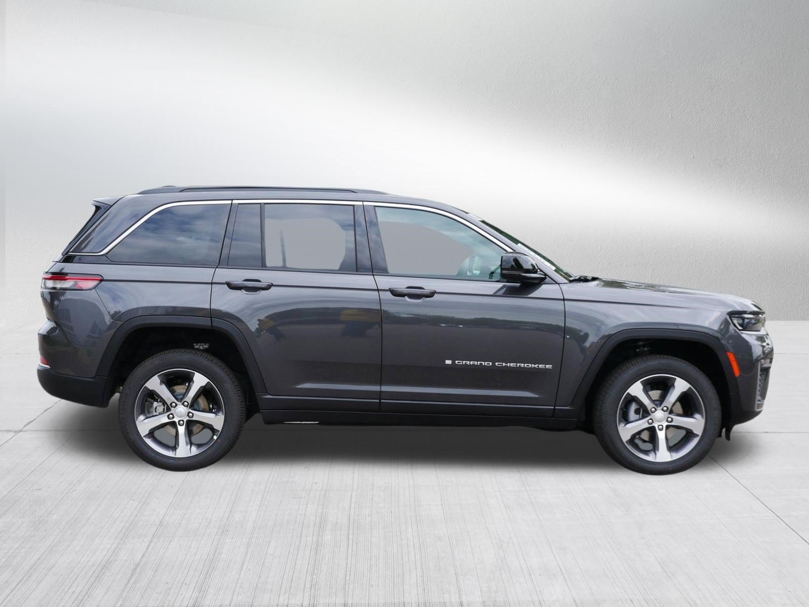 New 2026 Jeep Grand Cherokee Limited AWD/4WD image 8