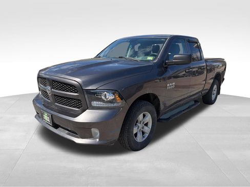 Used 2017 RAM 1500 Express AWD/4WD image 3
