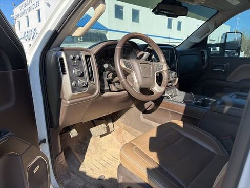 Used 2019 GMC Sierra 3500 Denali w/ Duramax Plus Package image 17