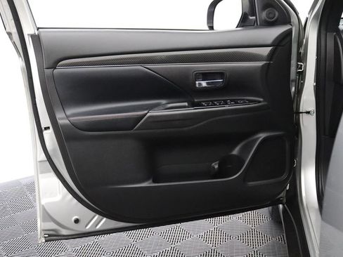 Used 2020 Mitsubishi Outlander LE AWD/4WD image 11