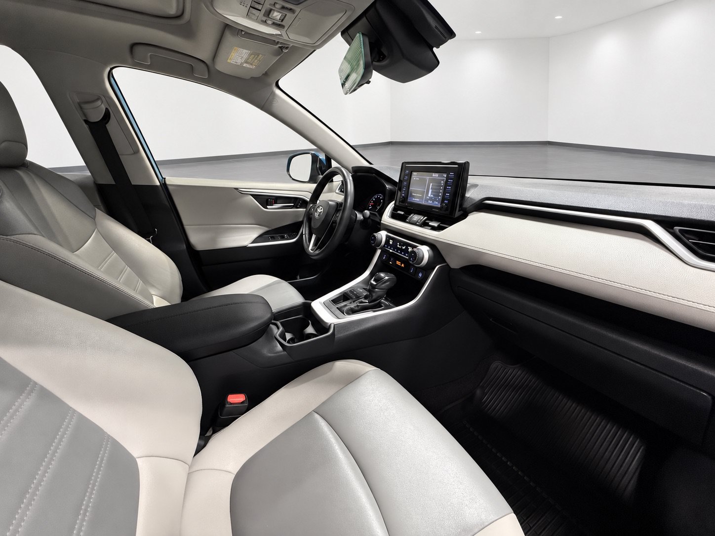 Used 2020 Toyota RAV4 XLE Premium AWD/4WD image 28