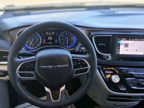 Used 2023 Chrysler Voyager LX image 23