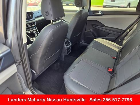 Used 2024 Volkswagen Taos SE AWD/4WD image 14