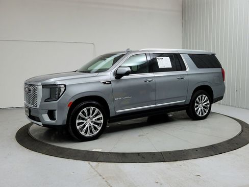 Used 2023 GMC Yukon XL Denali RWD image 3