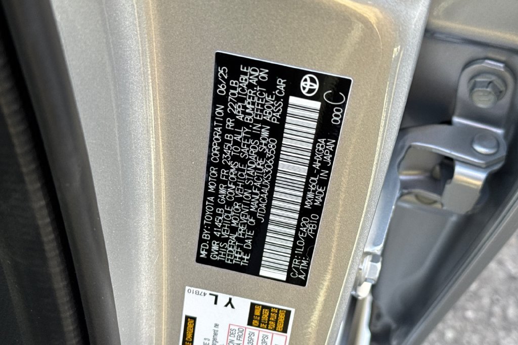 Certified 2025 Toyota Prius XLE FWD image 28