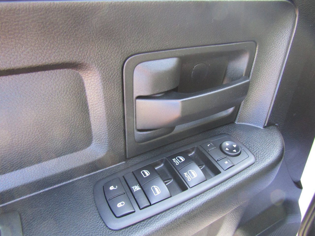Used 2019 RAM 1500 Express AWD/4WD image 9