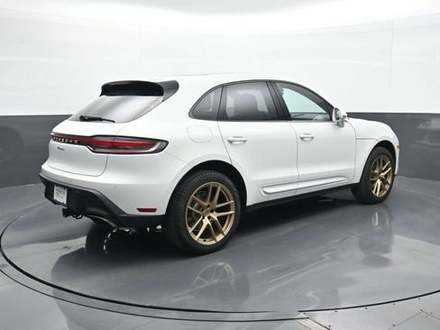 Certified 2025 Porsche Macan AWD/4WD image 23