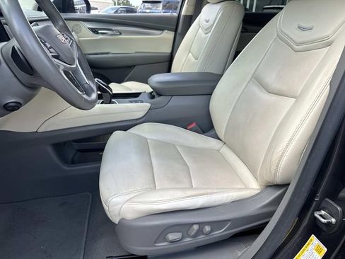 Used 2018 Cadillac XT5 Premium Luxury FWD image 16