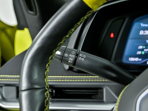 Used 2021 Chevrolet Corvette Stingray Premium Conv w/ Z51 Performance Package image 32