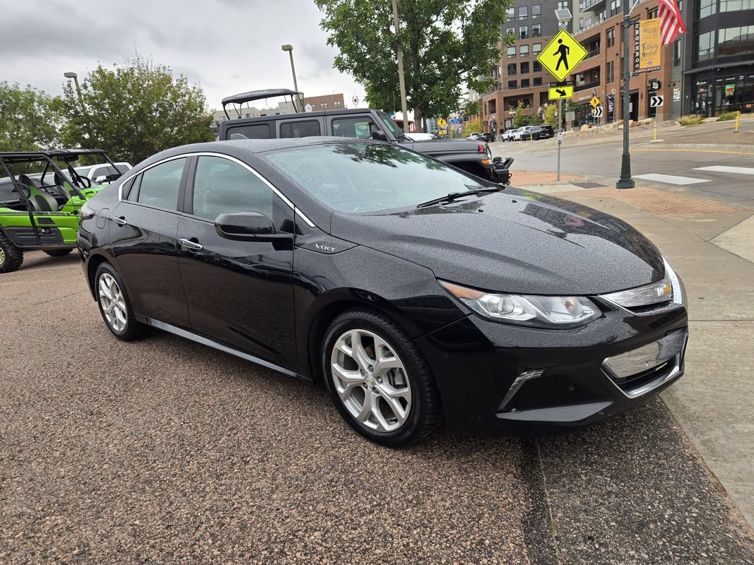 Used 2016 Chevrolet Volt Premier w/ Driver Confidence Package FWD image 14