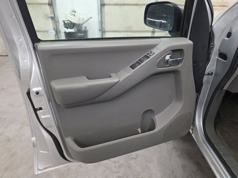 Used 2014 Nissan Frontier SV image 22