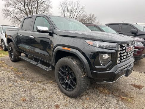 Used 2023 GMC Canyon Denali w/ Denali Black Edition image 5