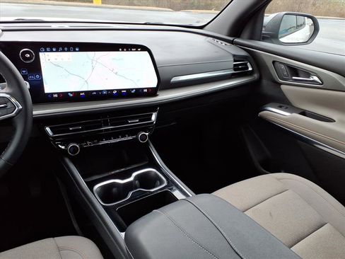 Used 2025 Chevrolet Traverse LT w/ Driver Confidence Package image 24