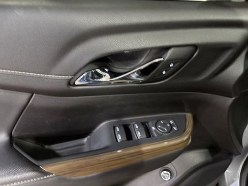 Used 2023 GMC Acadia SLE w/ Driver Convenience Package image 12