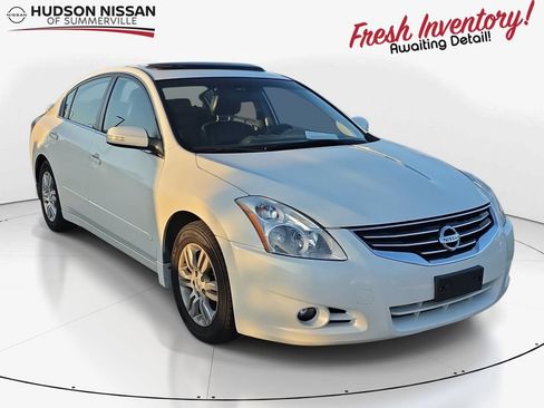 Used 2010 Nissan Altima 2.5 SL w/ Technology Pkg FWD image 1