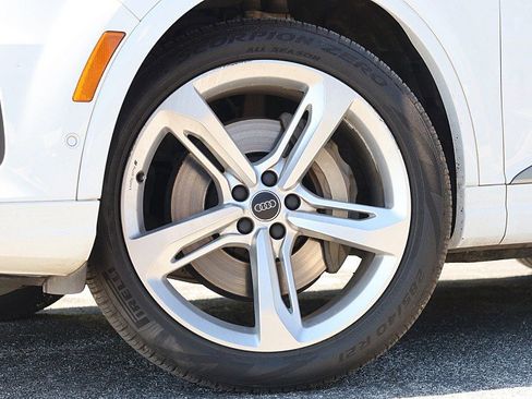 Used 2019 Audi Q7 3.0T Prestige w/ Prestige Package image 3