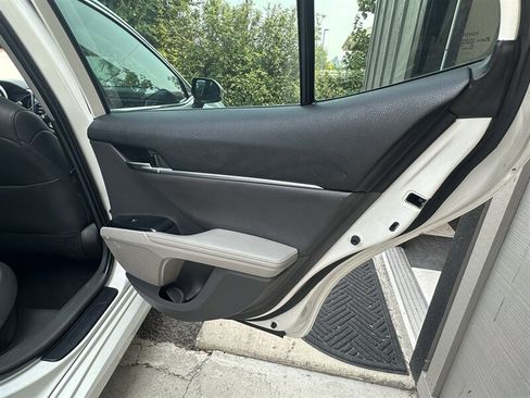 Used 2020 Toyota Camry XLE w/ Carpet Mat Package FWD image 40