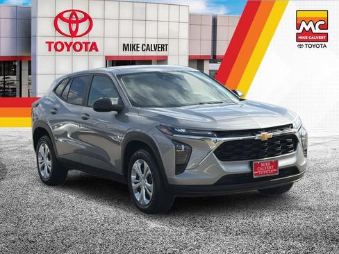 Used 2025 Chevrolet Trax LS FWD image 7