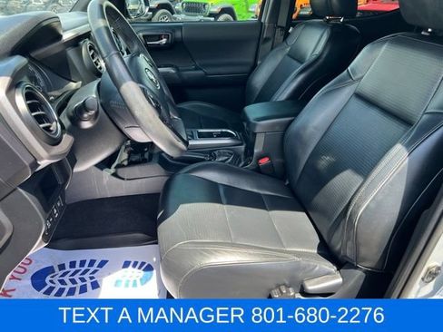 Used 2018 Toyota Tacoma TRD Sport AWD/4WD image 19