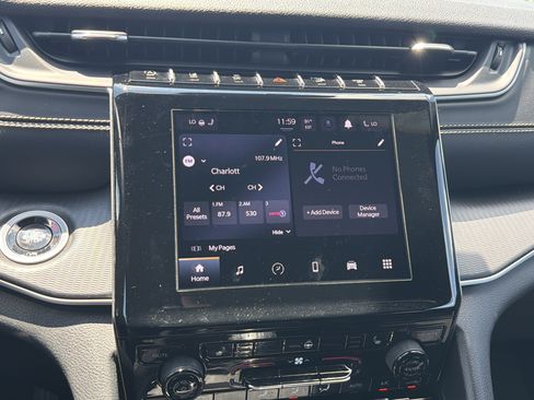 Used 2024 Jeep Grand Cherokee Altitude RWD image 15