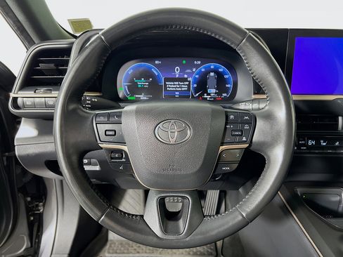 Certified 2023 Toyota Crown AWD/4WD image 11