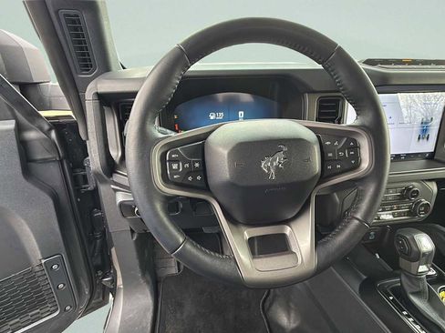Used 2025 Ford Bronco Badlands image 32