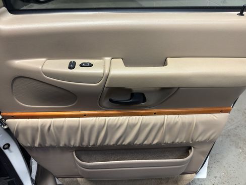 Used 2003 Ford E-150 and Econoline 150 RWD image 20