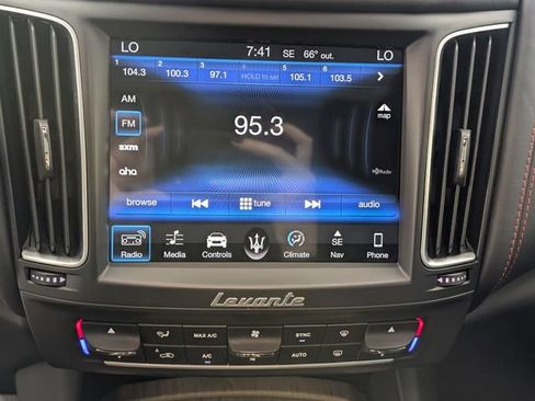 Used 2018 Maserati Levante AWD/4WD image 21