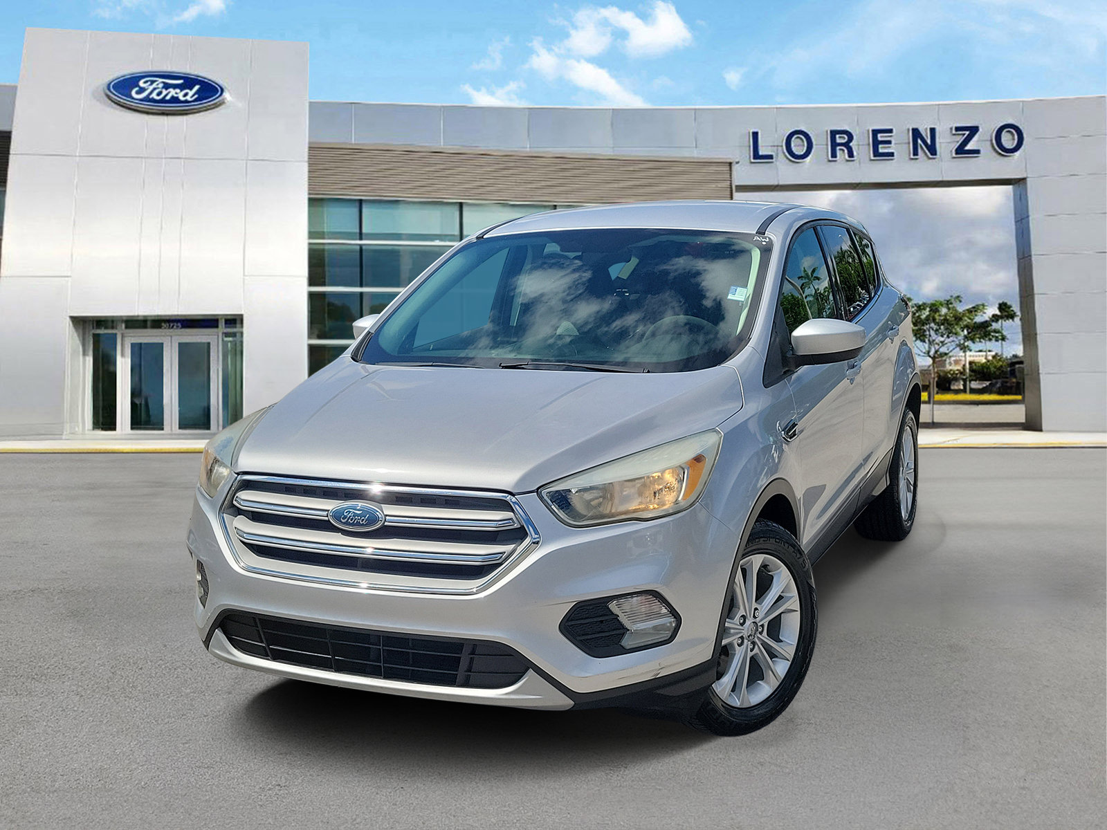 Used 2019 Ford Escape SE FWD image 1