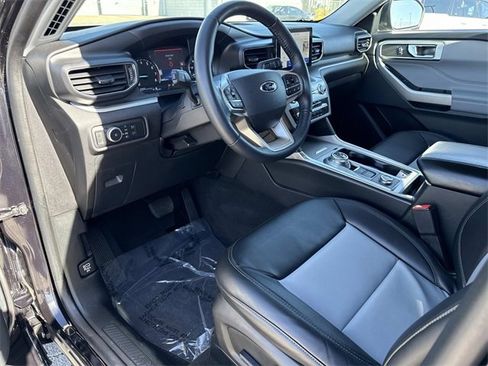 Used 2022 Ford Explorer XLT w/ Equipment Group 202A image 12