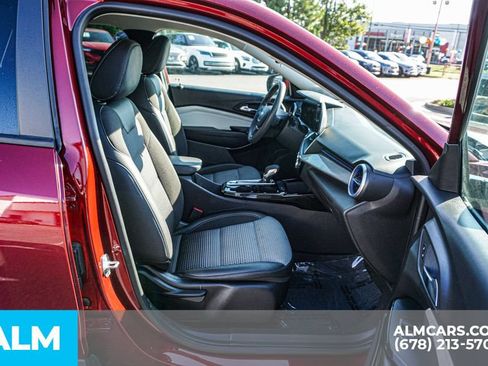 Used 2025 Chevrolet Trax LT FWD image 22