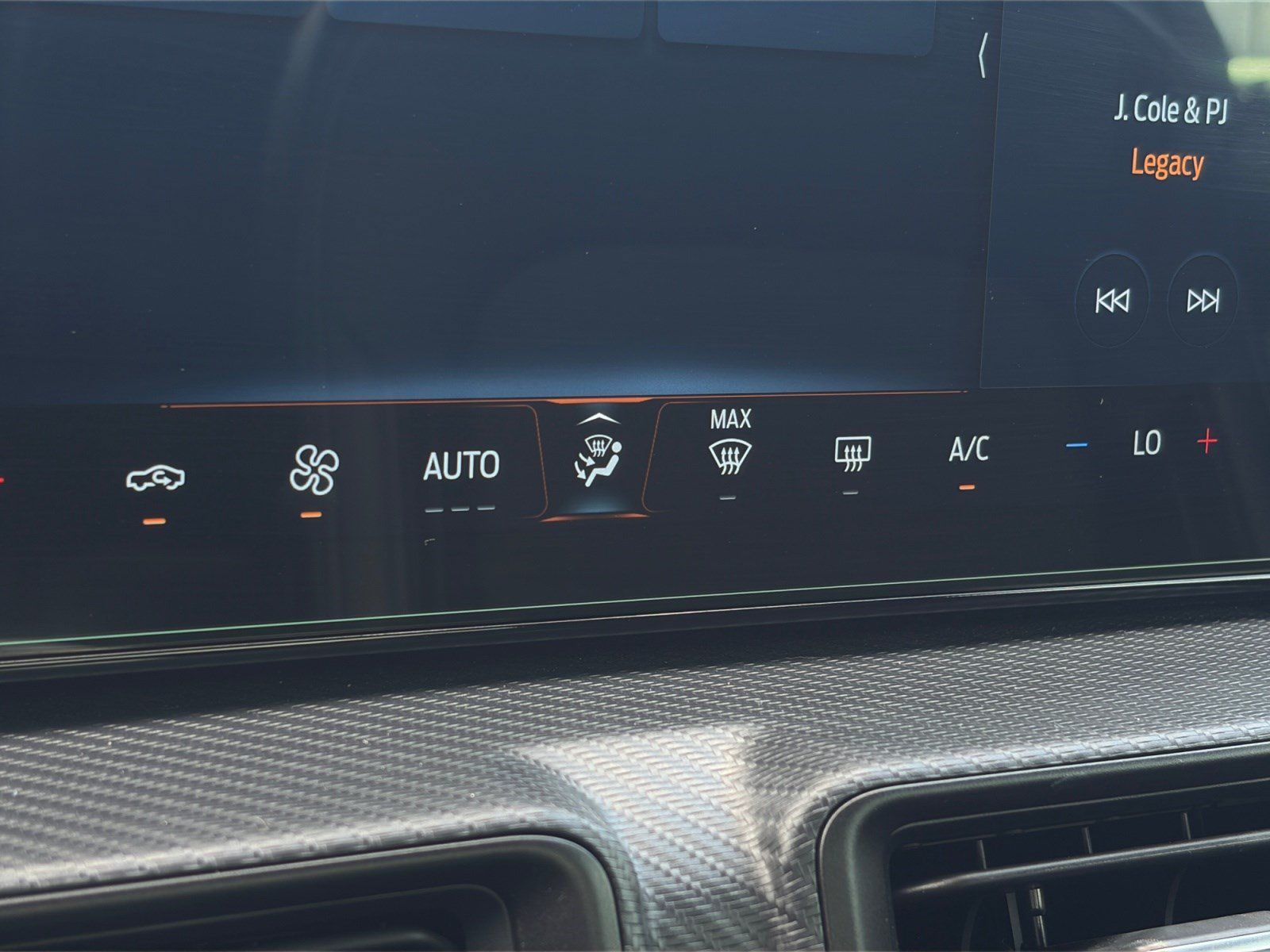 Used 2025 Ford Mustang Coupe RWD image 17