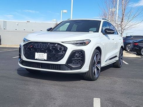 New 2025 Audi SQ5 Prestige image 1
