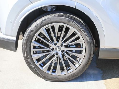 Used 2025 Lexus RX 450h AWD w/ Luxury Package image 11