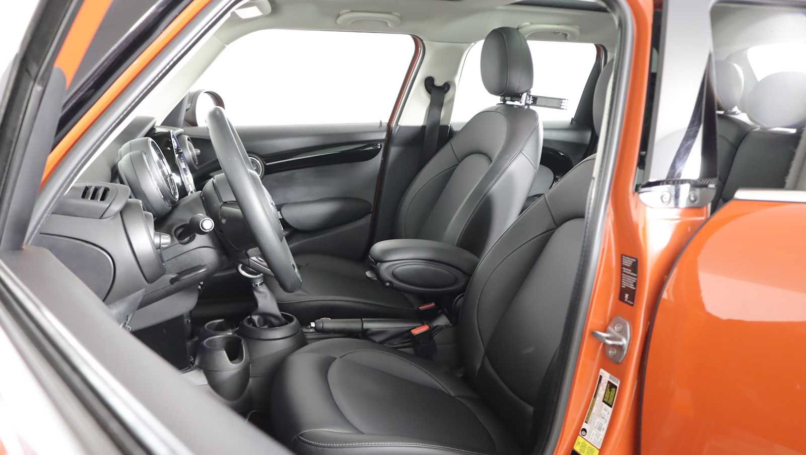Used 2019 MINI Cooper 4-Door Hardtop FWD image 11