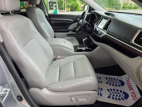 Used 2016 Toyota Highlander Limited Platinum AWD/4WD image 6