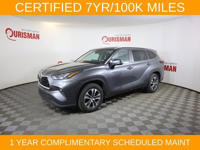 Used 2024 Toyota Highlander XLE FWD image 2