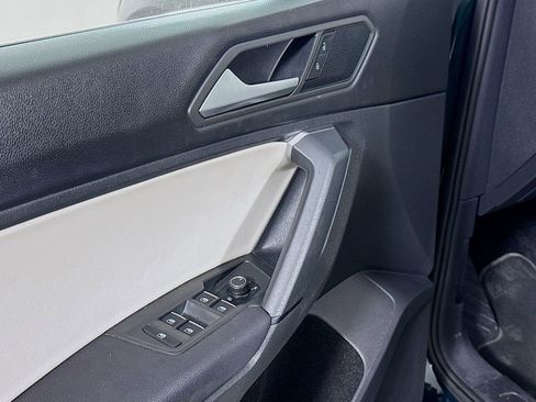 Used 2019 Volkswagen Tiguan SE w/ Panoramic Sunroof Package FWD image 17
