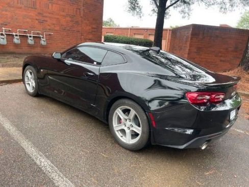 Used 2021 Chevrolet Camaro LT RWD image 4