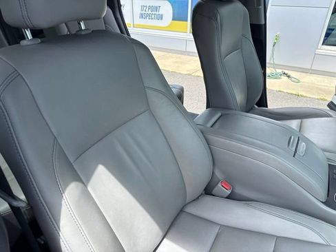 Used 2019 Toyota Highlander XLE AWD/4WD image 31
