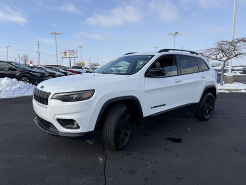 Used 2023 Jeep Cherokee Altitude Lux image 4