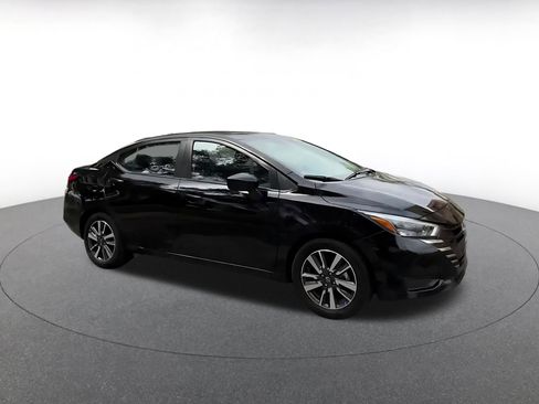 Used 2025 Nissan Versa SV image 2