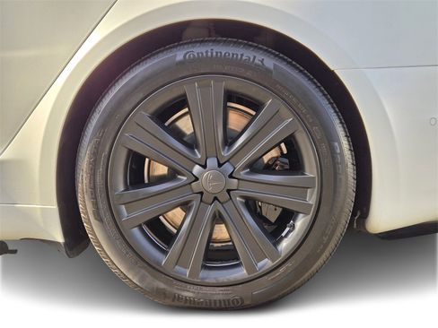 Used 2021 Tesla Model S Plaid image 13