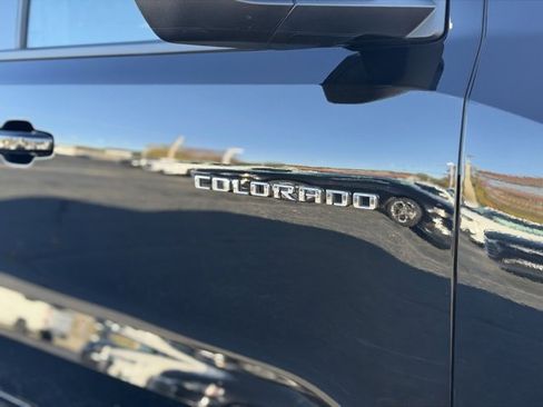 Used 2024 Chevrolet Colorado Z71 w/ Z71 Convenience Package 2 image 17